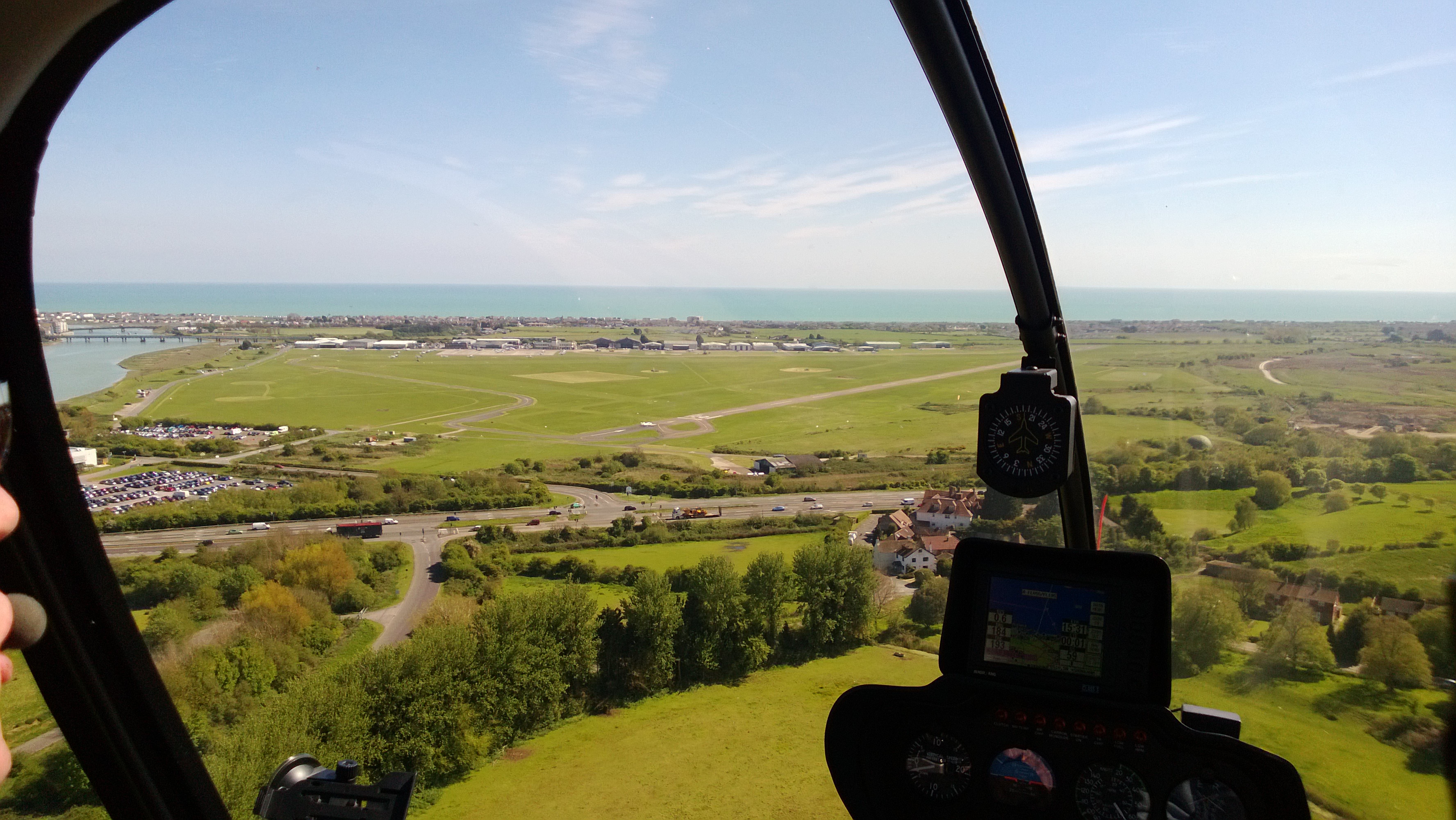 R44 flying in to Shoreham